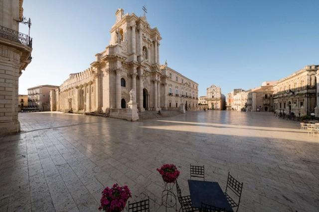 Ortigia Charme Piazza Duomo Leilighet Syracuse Eksteriør bilde
